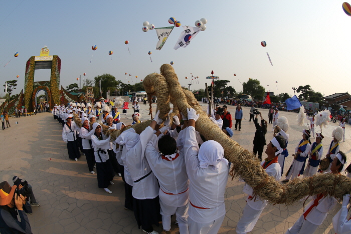 le-hoi-duong-chan-troi-gimje-han-quoc